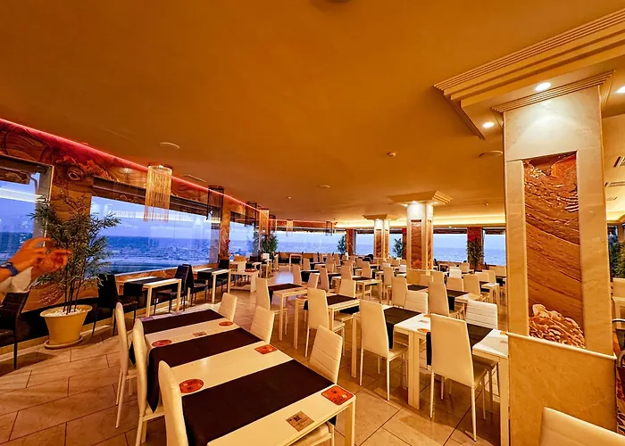 Hotel con piscina: On Hotels Oceanfront Adults Designed